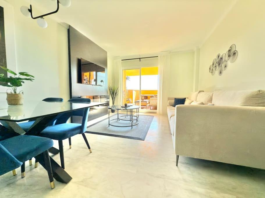 Apartamento Luxurious Marbella Retreat With Sea View Terrace Málaga
